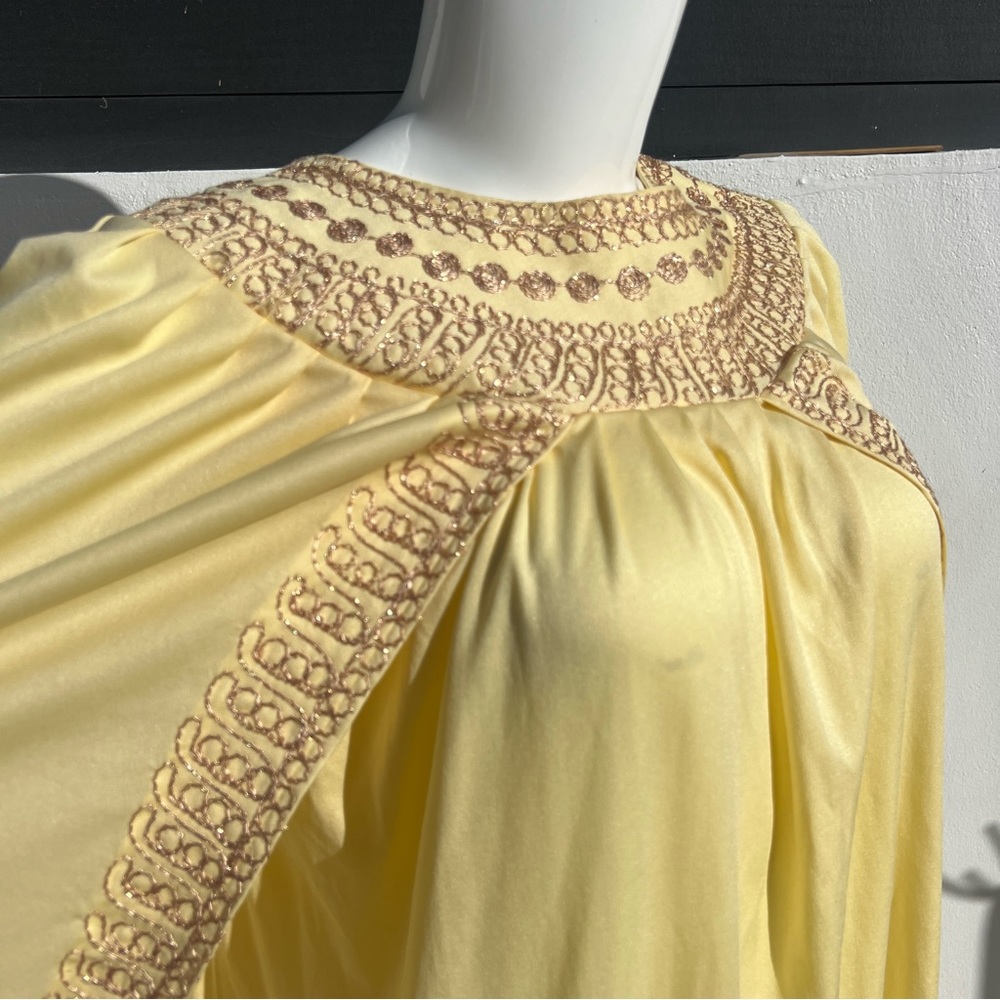 VTG Cocoon Cape Canary Yellow Gown - Picture 3 of 14